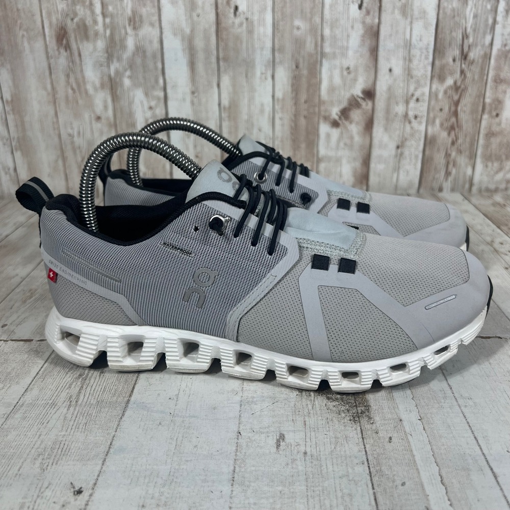 On Cloud 5 Waterproof Running Shoes Glacier White Lunar Grey US W8 EU39